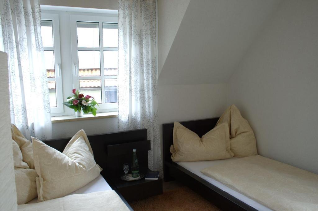 Landhotel Rangau Gasthof & Brennerei Markt Erlbach الغرفة الصورة